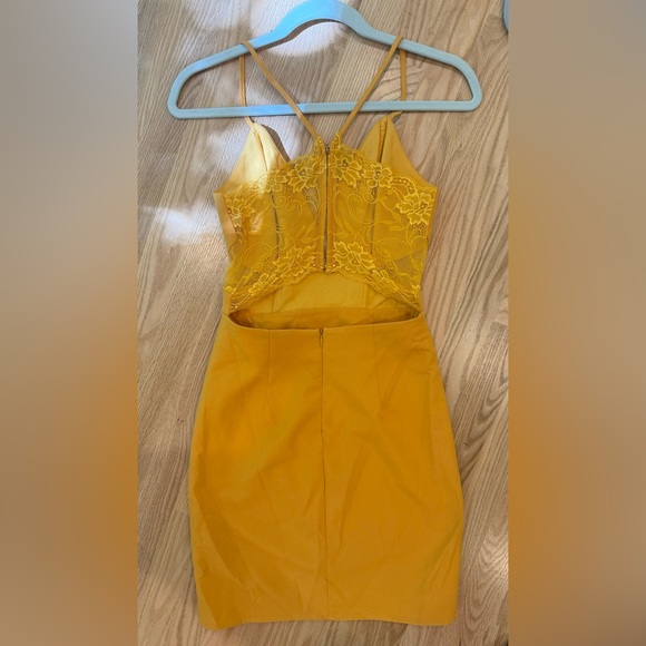 Sabo Skirt Lace Back Mini Dress in Mustard Yellow- Worn Once! - Picture 4 of 5